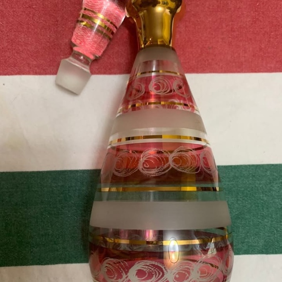 Bohemian Crystal Decanter with etchings in Cranberry & Gold colours. - Picture 2 of 3